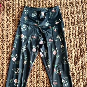 Beyond Yoga Floral Print Leggings - Black and Green